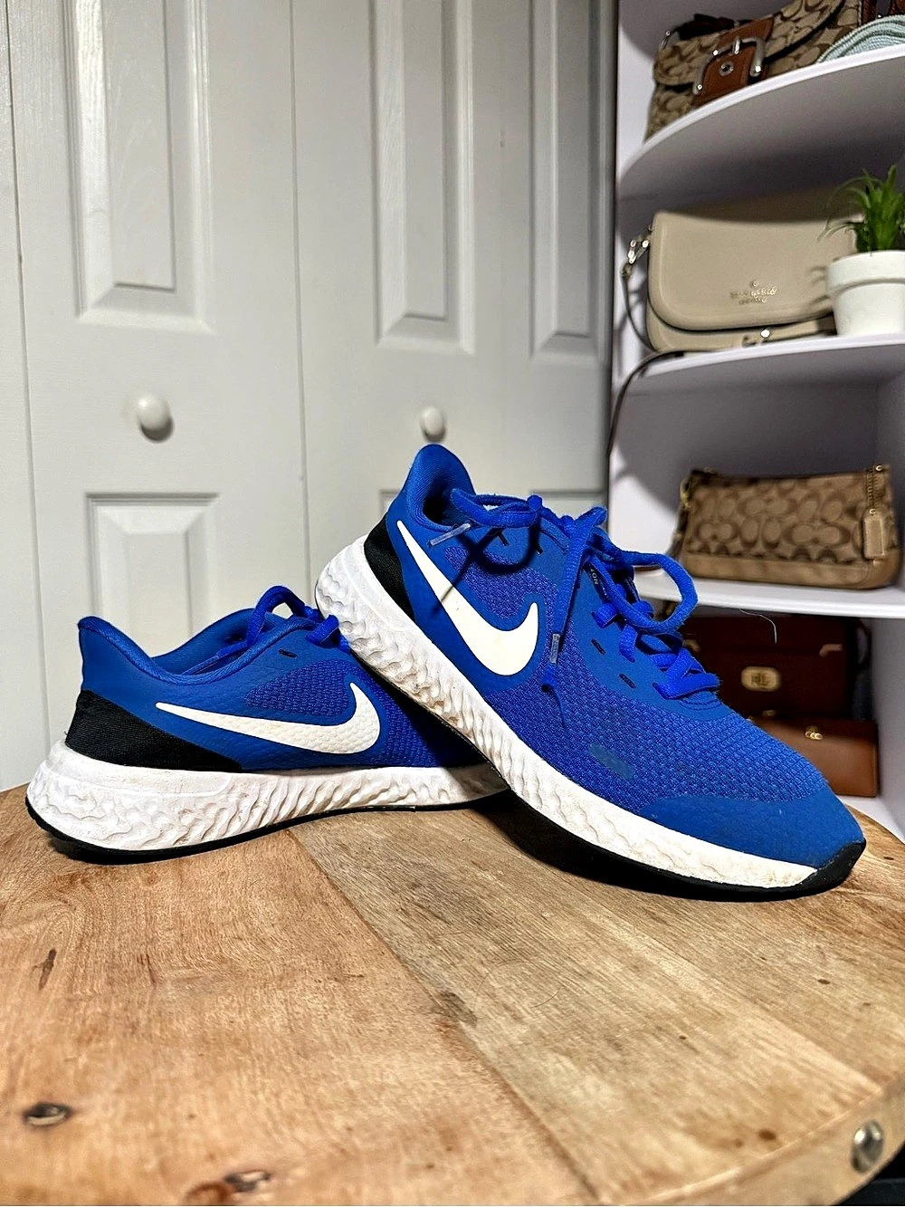 Nike Revolution 6 Blue & White Athletic Shoes US 4.5